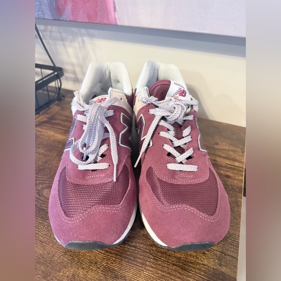 New Balance - Picture 3 of 5